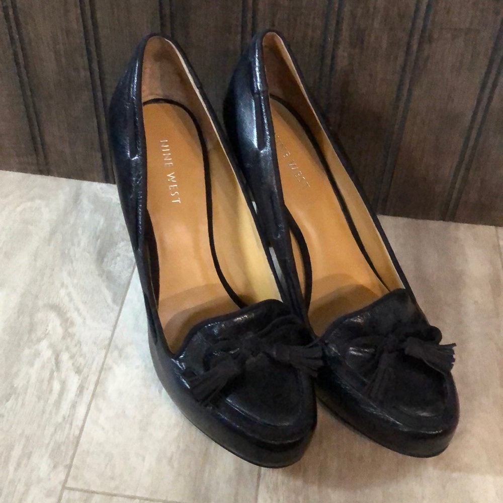 Very nice Nine West heels w/ tassels